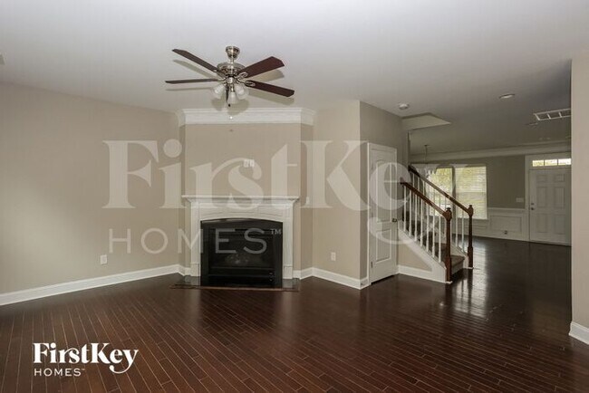 Foto del edificio - 2708 Woodlands Creek Dr