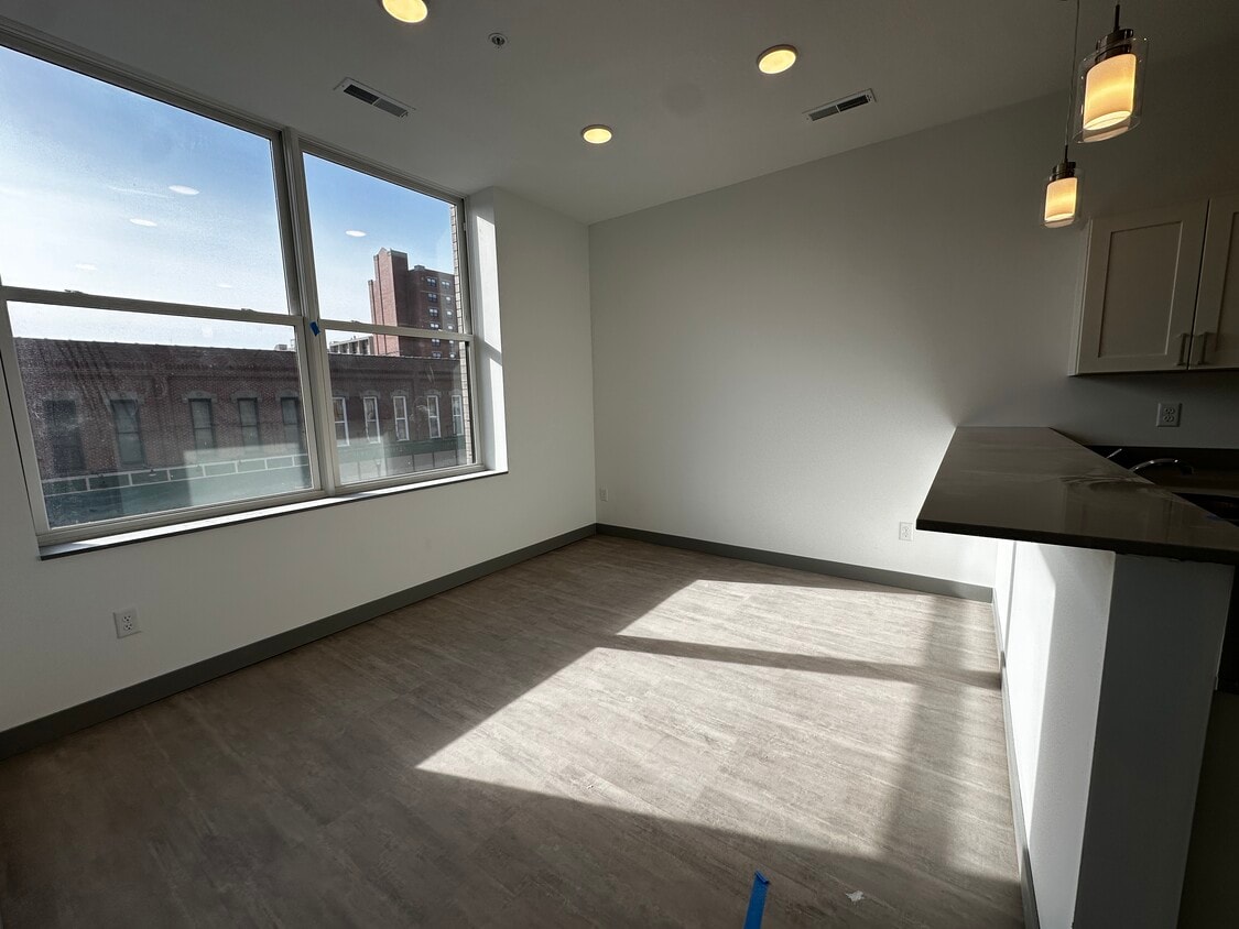 Kitchen / Dinning - The Bank