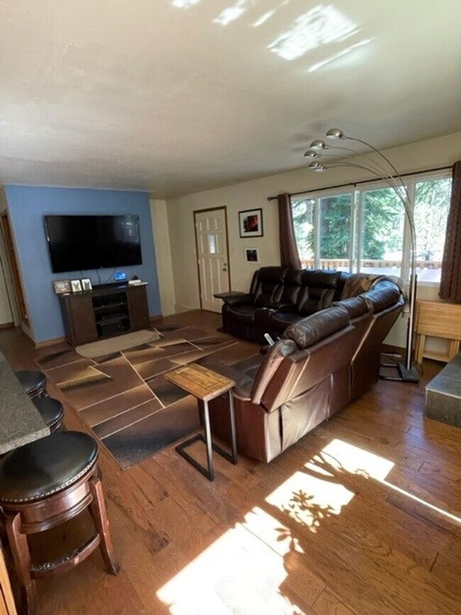 Foto del edificio - Charming pet friendly home available for a...