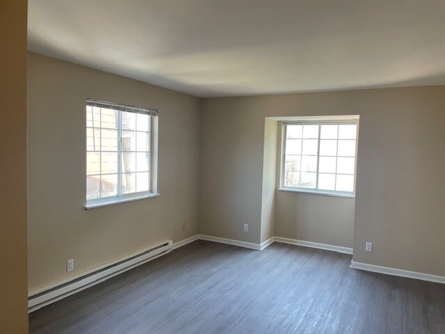 Building Photo - 331 Island Dr