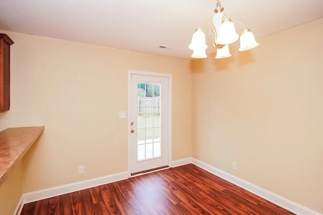 Building Photo - 146 Newport Dr