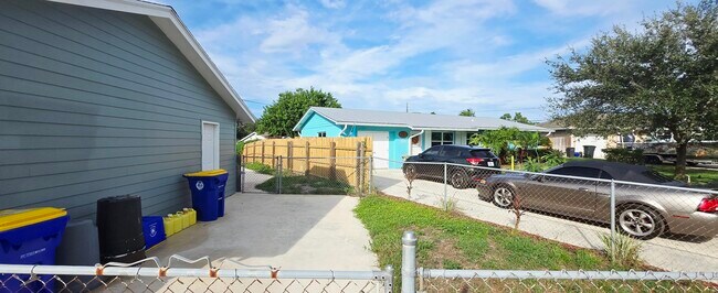 Foto del edificio - 2331 NE 15th Ct