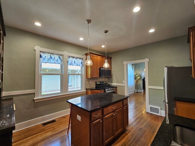 Building Photo - Stylish 3-Bed 2-Bath Home in West Colfax