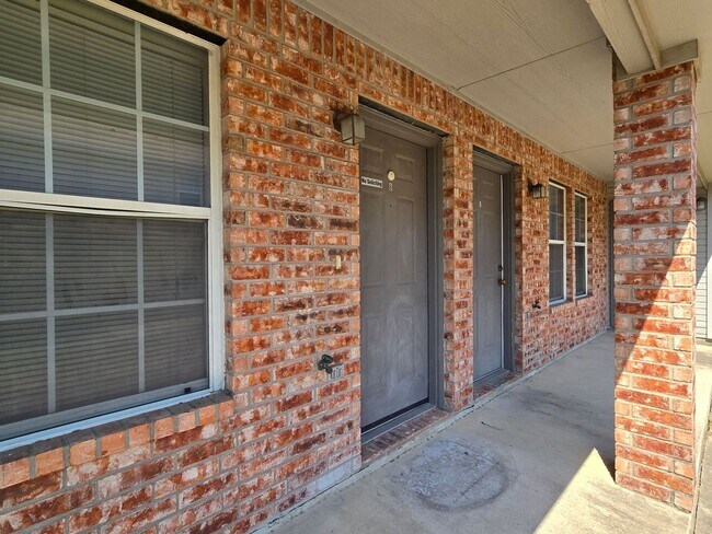 Building Photo - HUD/SECTION 8 ACCEPTED - RENT SPECIAL - AVAILABLE NOW!