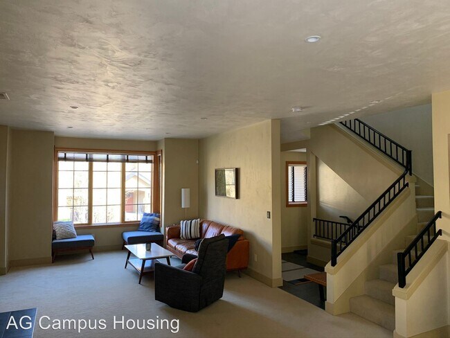 Building Photo - 2844-2854 Lord Byron Pl