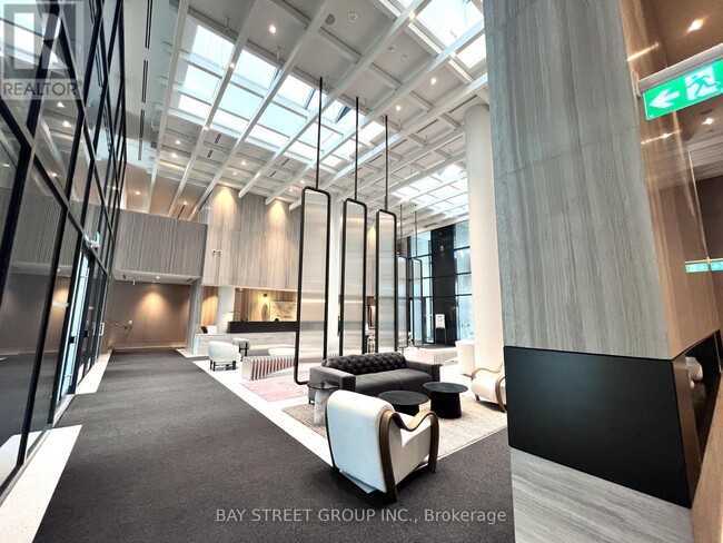 Photo du bâtiment - 225-2225 Commerce St