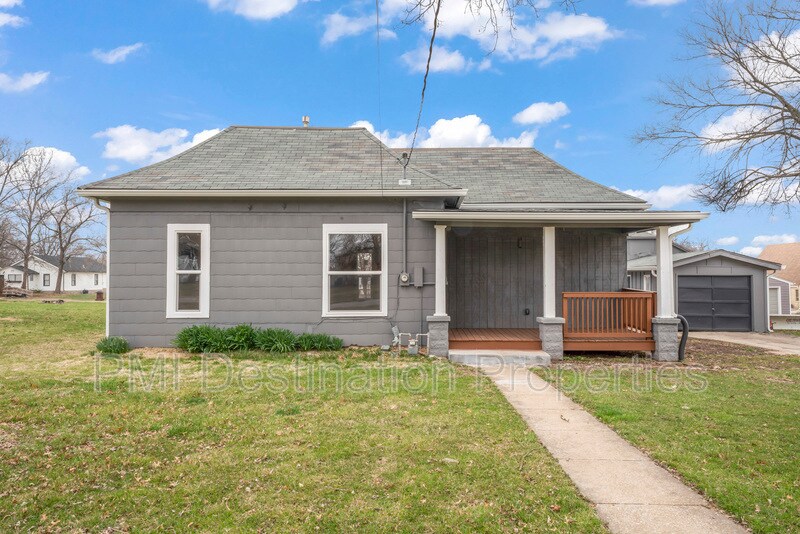 818 Pacific Ave, Osawatomie, KS 66064 House Rental in Osawatomie, KS