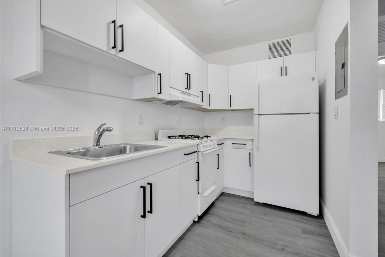 Building Photo - 740 84th St