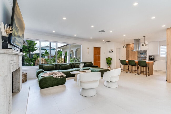 Building Photo - 616 NE 16th Terrace