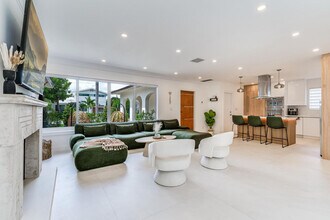 Building Photo - 616 NE 16th Terrace