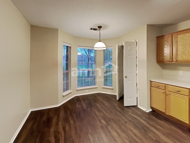 Foto del edificio - 2809 Mitchell Ln