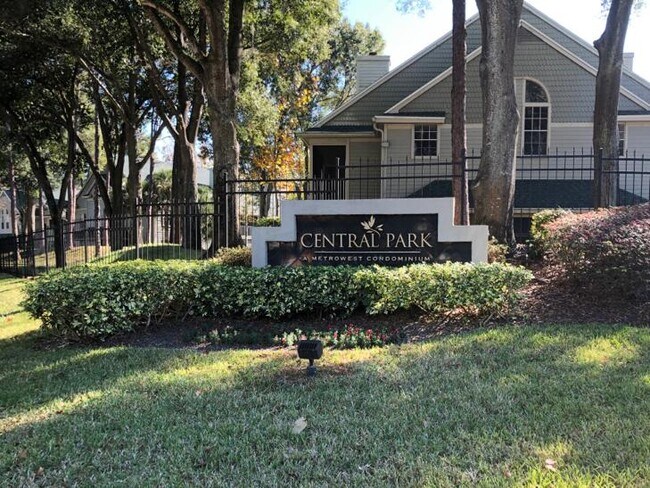 Building Photo - 6118 Westgate Dr # 103