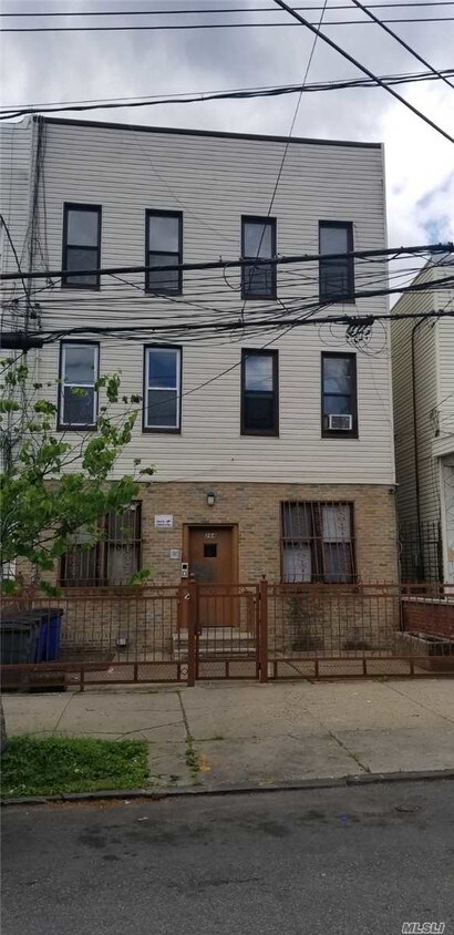 Primary Photo - 264 Linwood St