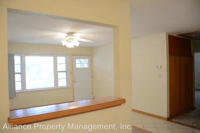 Building Photo - 4 br, 2 bath Room For Rent - 2035 Tecumseh