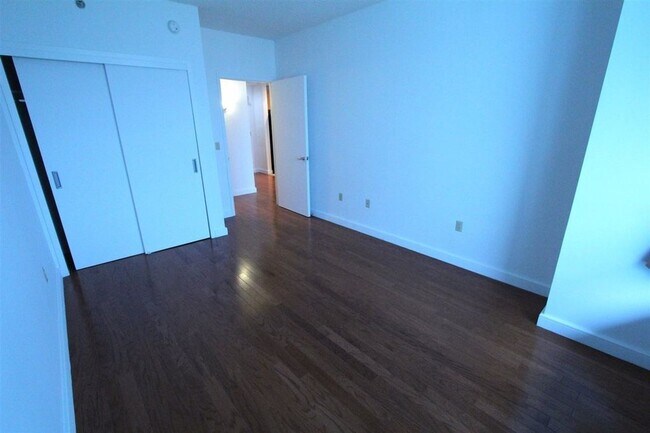 Foto del edificio - 1 Shore Ln