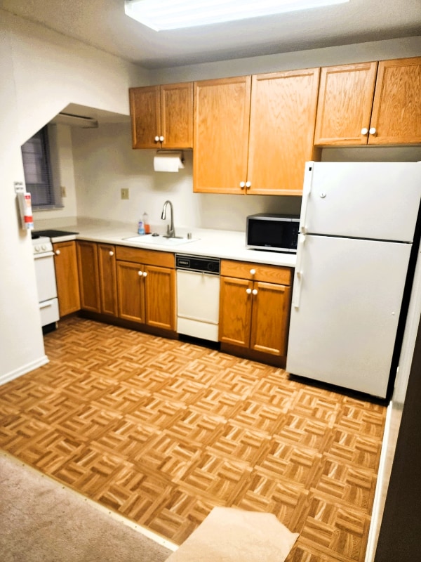Photo - 133 S Swall Dr