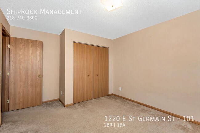 Foto del edificio - 1220 E St Germain St