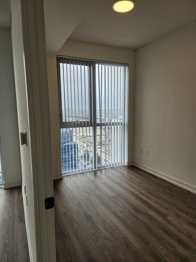 Photo du bâtiment - 8 Interchange Wy