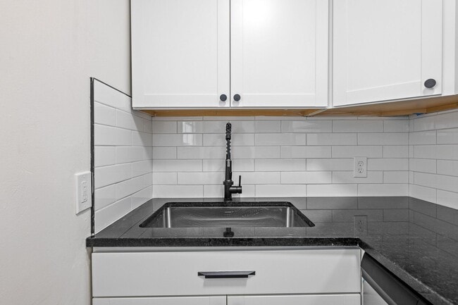 Building Photo - 209 N Spring St