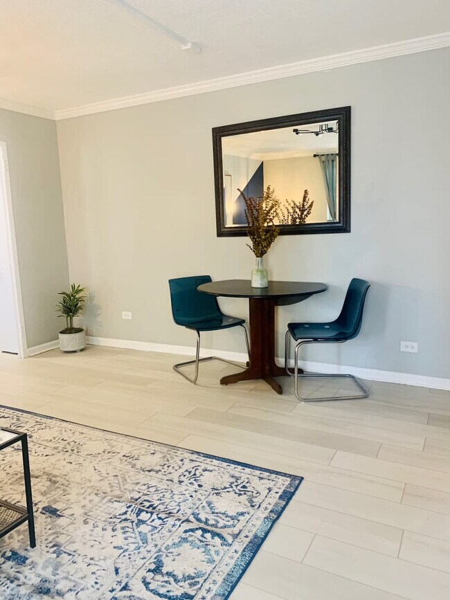 Building Photo - 300 W Peachtree St NW