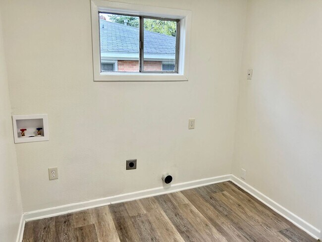 Building Photo - Beautifully Remodeled Home in Mountainview Area
