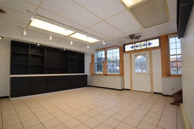 Building Photo - 107 W Baldwin St