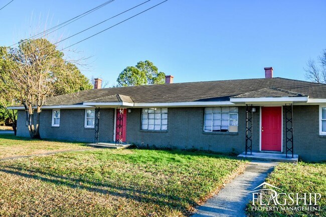 Building Photo - Two Bedroom Close to Vidant