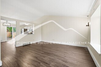 Building Photo - 1729 Tulip St