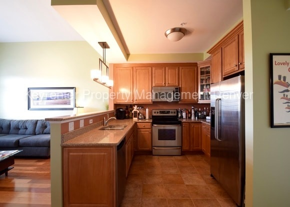 Building Photo - 2700 E Cherry Creek South Dr