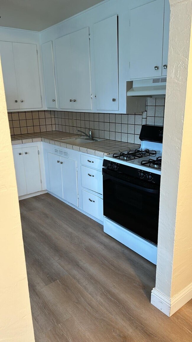 Building Photo - Cute 1 Bedroom For Rent!