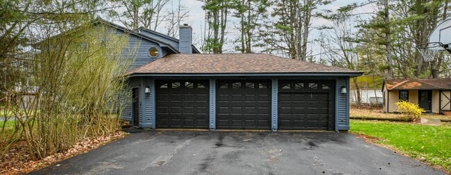 Building Photo - 4 Greta Ln