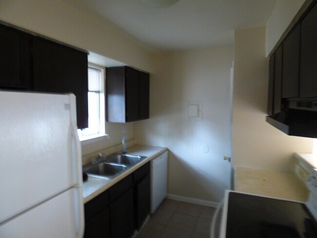 Foto del edificio - 6132 Hidden Oaks St