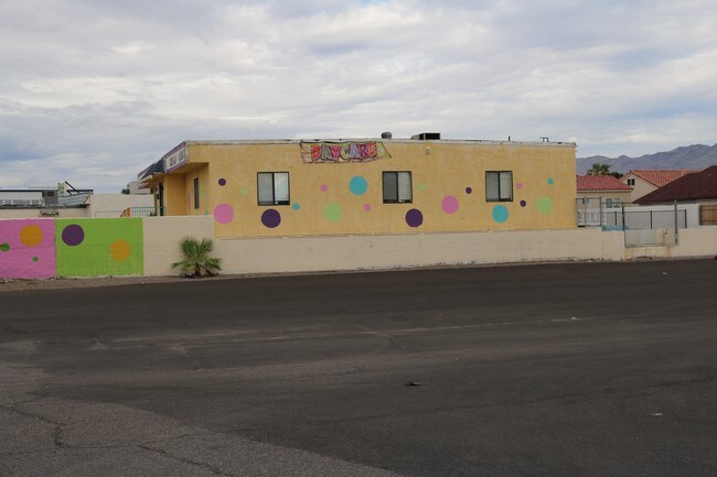 Building Photo - 1558-1568 Sierra Vista Dr