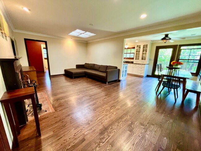Foto del edificio - 232 Willow Rd