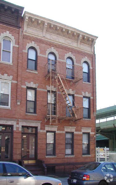 Primary Photo - 320 61st St