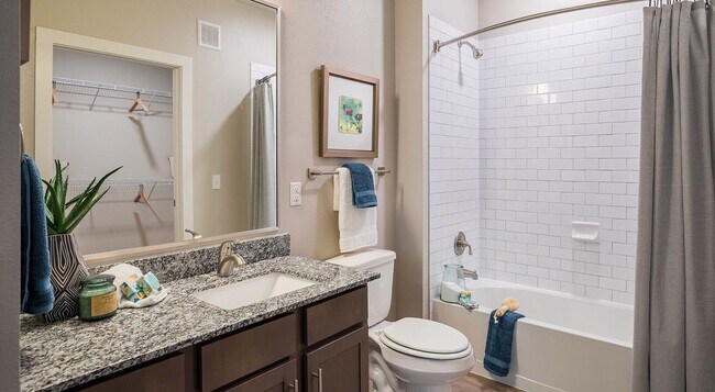 Building Photo - Stylish Space, Limited Offer!