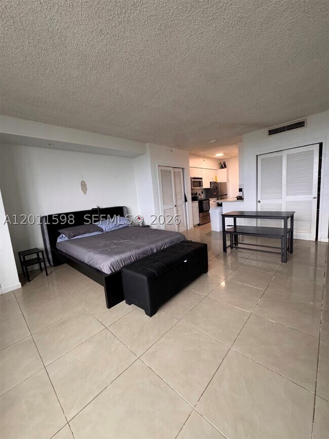 Foto del edificio - 1500 Bay Dr E