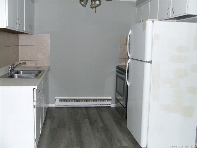 Building Photo - 353 Scott Rd