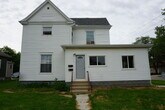 Foto principal - 217 E Prairie St