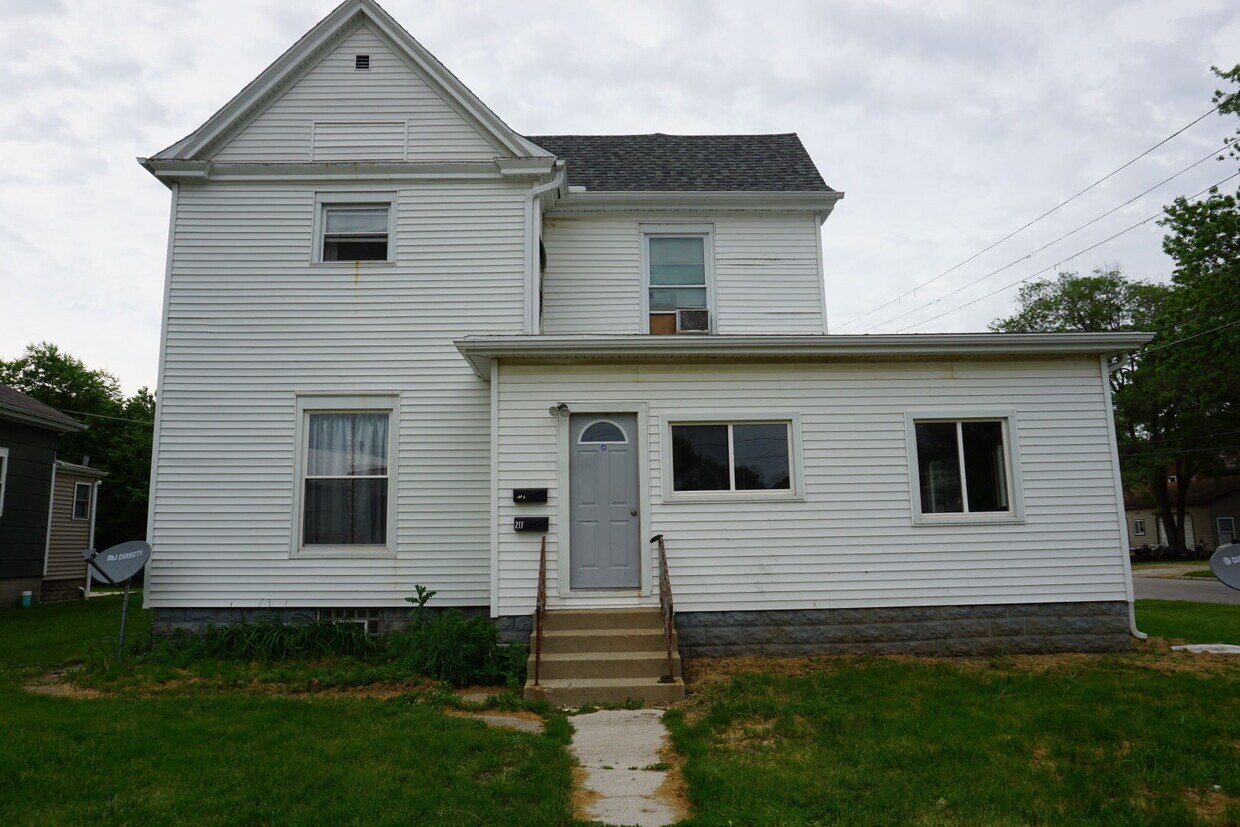 Primary Photo - 217 E Prairie St