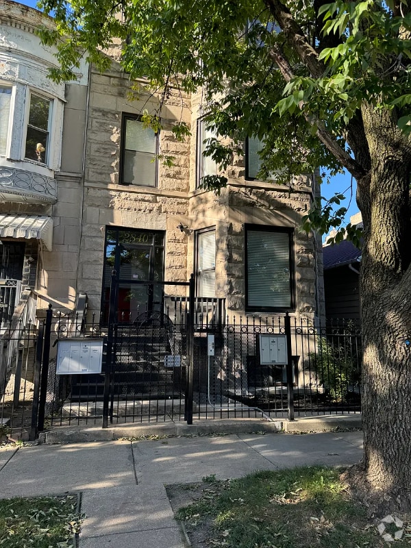 Building Photo - 2840 W Fulton St