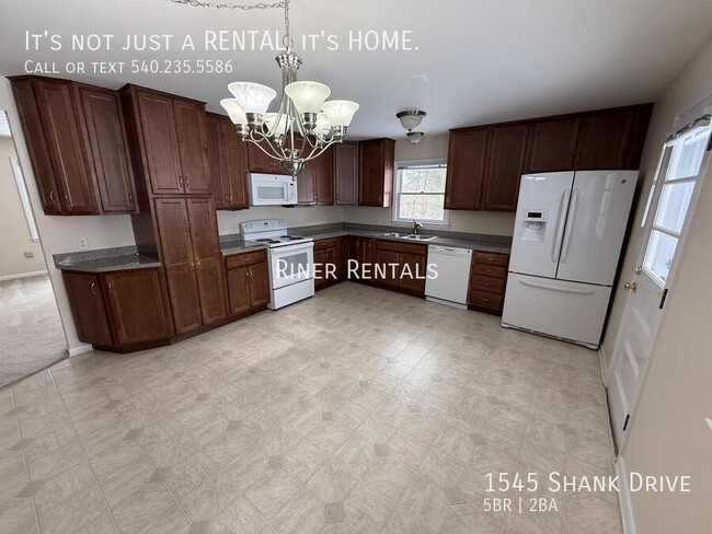 Building Photo - 1545 Shank Dr