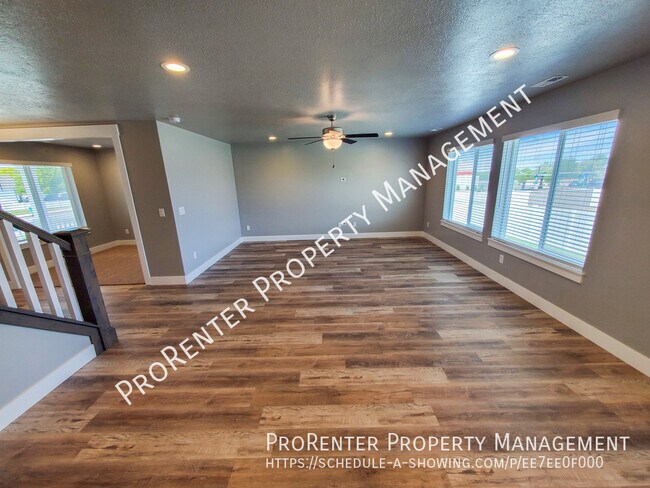 Building Photo - Beautiful 4 Bed, 2.5 Bath Roy Home