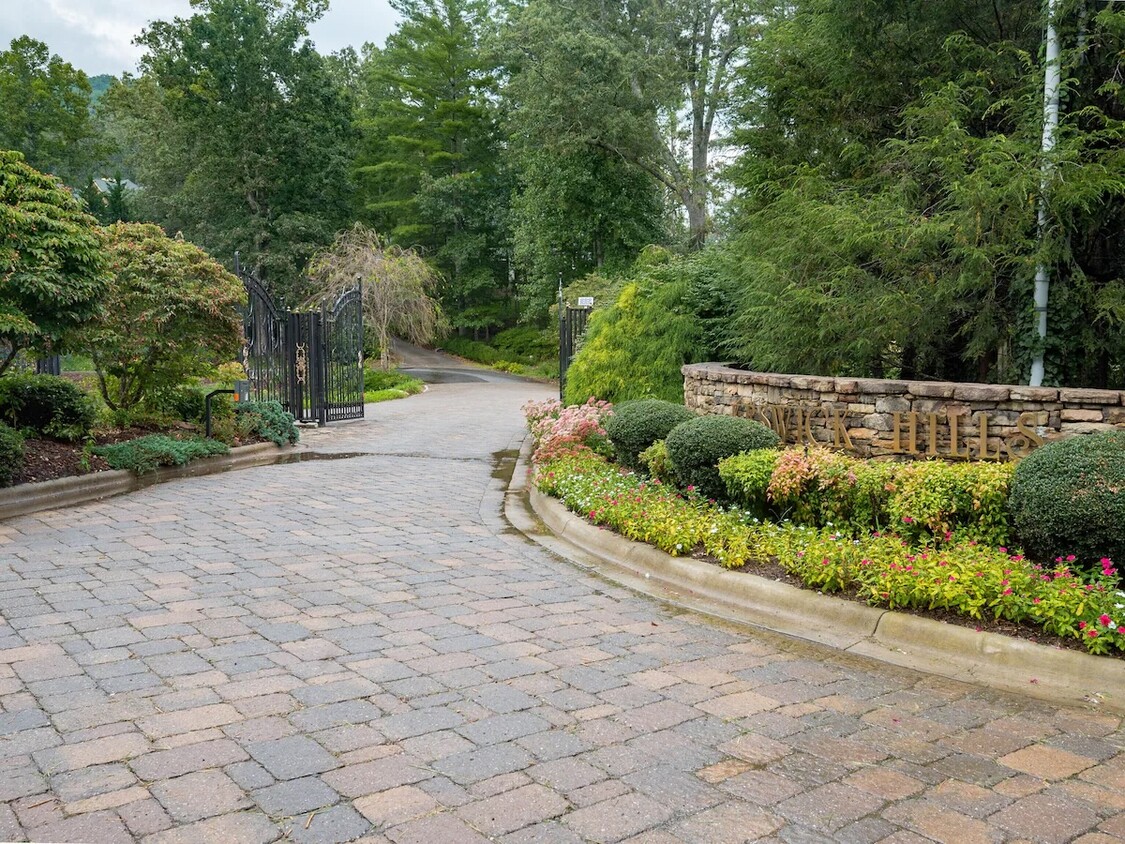 Foto principal - 244 S Plains Dr