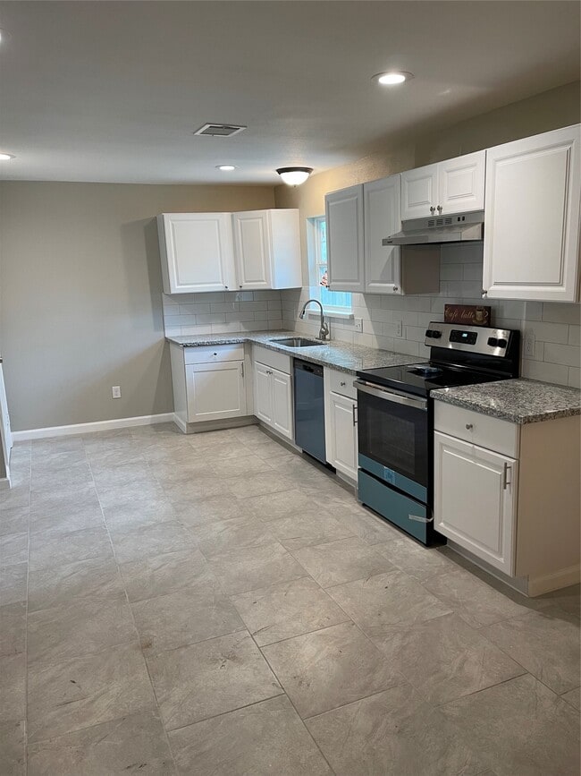 Building Photo - 2734 Ash Rd