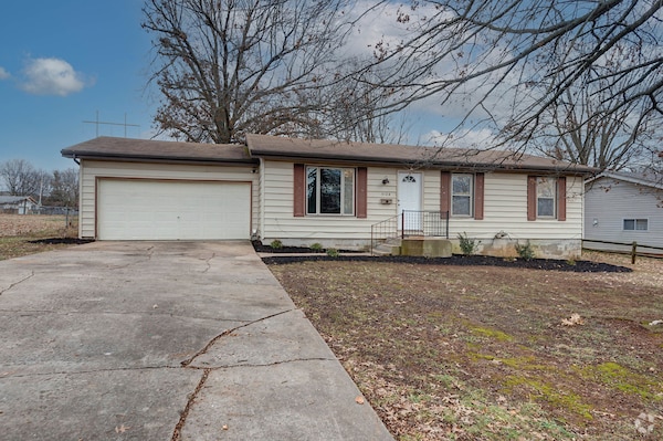 Building Photo - 3128 S Pinehurst Ave
