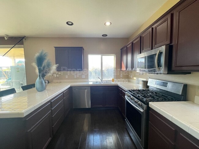 Foto del edificio - 176 Nightfall Rd