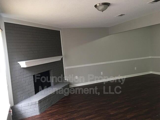 Building Photo - 5571 Blossom Ln