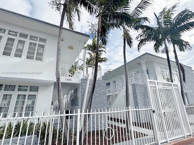 Foto del edificio - 7445 Harding Ave