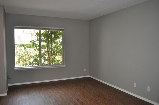 Foto del edificio - 5121 Fort Clark Dr